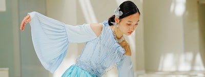 Example image showing a woman posing in an indoor environment